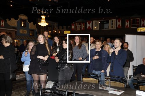 Asten 2 november 2023
Boekpresentatie Peter Gillis op park Prinsesmeer.
Aanwezig vriendin Wendy v Hout en zijn kinderen Mark Inge en Ruud . Mark Baanders reikte het eerste boek uit.
