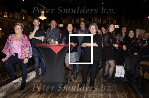 Asten 2 november 2023
Boekpresentatie Peter Gillis op park Prinsesmeer.
Aanwezig vriendin Wendy v Hout en zijn kinderen Mark Inge en Ruud . Mark Baanders reikte het eerste boek uit.