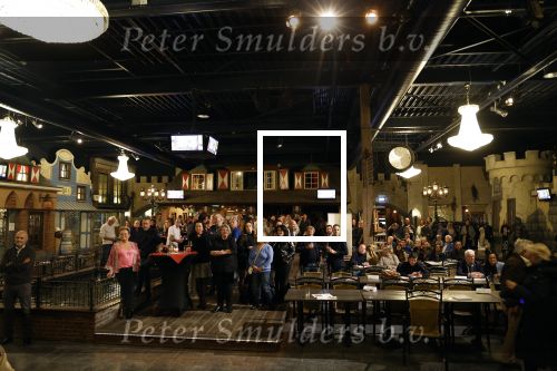 Asten 2 november 2023
Boekpresentatie Peter Gillis op park Prinsesmeer.
Aanwezig vriendin Wendy v Hout en zijn kinderen Mark Inge en Ruud . Mark Baanders reikte het eerste boek uit.