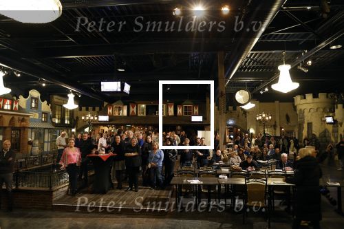 Asten 2 november 2023
Boekpresentatie Peter Gillis op park Prinsesmeer.
Aanwezig vriendin Wendy v Hout en zijn kinderen Mark Inge en Ruud . Mark Baanders reikte het eerste boek uit.