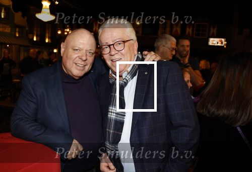 Asten 2 november 2023
Boekpresentatie Peter Gillis op park Prinsesmeer.
Aanwezig vriendin Wendy v Hout en zijn kinderen Mark Inge en Ruud . Mark Baanders reikte het eerste boek uit.