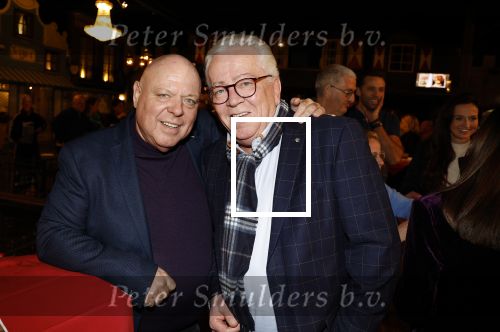 Asten 2 november 2023
Boekpresentatie Peter Gillis op park Prinsesmeer.
Aanwezig vriendin Wendy v Hout en zijn kinderen Mark Inge en Ruud . Mark Baanders reikte het eerste boek uit.