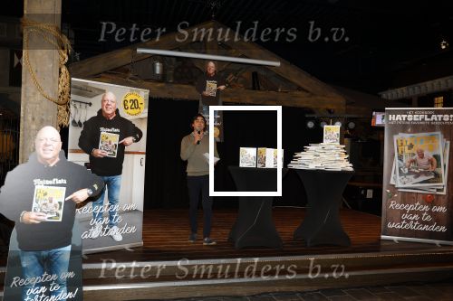 Asten 2 november 2023
Boekpresentatie Peter Gillis op park Prinsesmeer.
Aanwezig vriendin Wendy v Hout en zijn kinderen Mark Inge en Ruud . Mark Baanders reikte het eerste boek uit.