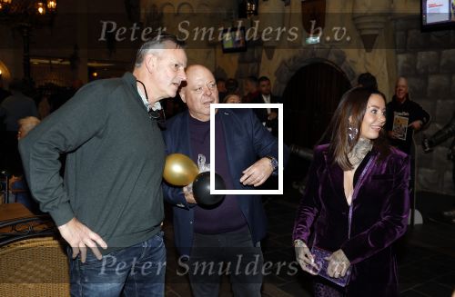Asten 2 november 2023
Boekpresentatie Peter Gillis op park Prinsesmeer.
Aanwezig vriendin Wendy v Hout en zijn kinderen Mark Inge en Ruud . Mark Baanders reikte het eerste boek uit.