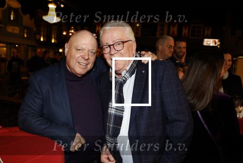 Asten 2 november 2023
Boekpresentatie Peter Gillis op park Prinsesmeer.
Aanwezig vriendin Wendy v Hout en zijn kinderen Mark Inge en Ruud . Mark Baanders reikte het eerste boek uit.