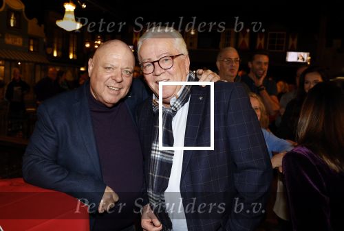 Asten 2 november 2023
Boekpresentatie Peter Gillis op park Prinsesmeer.
Aanwezig vriendin Wendy v Hout en zijn kinderen Mark Inge en Ruud . Mark Baanders reikte het eerste boek uit.