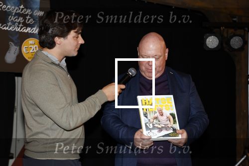 Asten 2 november 2023
Boekpresentatie Peter Gillis op park Prinsesmeer.
Aanwezig vriendin Wendy v Hout en zijn kinderen Mark Inge en Ruud . Mark Baanders reikte het eerste boek uit.