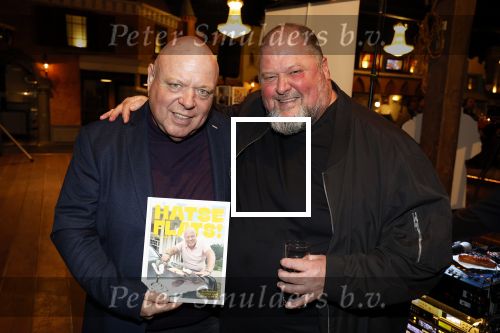 Asten 2 november 2023
Boekpresentatie Peter Gillis op park Prinsesmeer.
Aanwezig vriendin Wendy v Hout en zijn kinderen Mark Inge en Ruud . Mark Baanders reikte het eerste boek uit. Peter Gillis en Peter v d Kraats