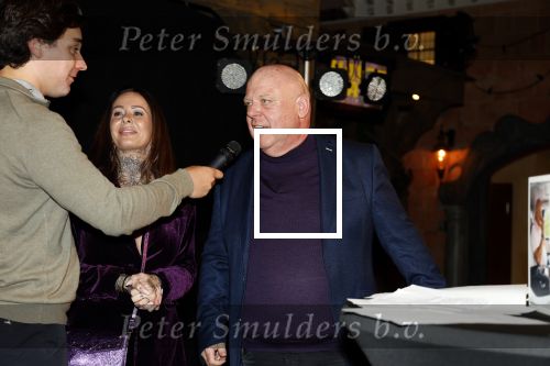 Asten 2 november 2023
Boekpresentatie Peter Gillis op park Prinsesmeer.
Aanwezig vriendin Wendy v Hout en zijn kinderen Mark Inge en Ruud . Mark Baanders reikte het eerste boek uit.