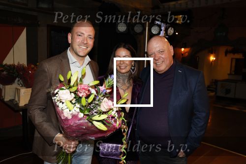 Asten 2 november 2023
Boekpresentatie Peter Gillis op park Prinsesmeer.
Aanwezig vriendin Wendy v Hout en zijn kinderen Mark Inge en Ruud . Mark Baanders reikte het eerste boek uit.