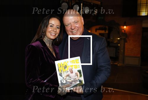 Asten 2 november 2023
Boekpresentatie Peter Gillis op park Prinsesmeer.
Aanwezig vriendin Wendy v Hout en zijn kinderen Mark Inge en Ruud . Mark Baanders reikte het eerste boek uit.