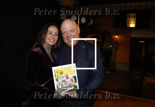 Asten 2 november 2023
Boekpresentatie Peter Gillis op park Prinsesmeer.
Aanwezig vriendin Wendy v Hout en zijn kinderen Mark Inge en Ruud . Mark Baanders reikte het eerste boek uit.