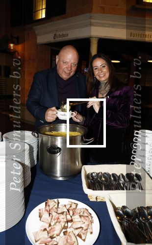 Asten 2 november 2023
Boekpresentatie Peter Gillis op park Prinsesmeer.
Aanwezig vriendin Wendy v Hout en zijn kinderen Mark Inge en Ruud . Mark Baanders reikte het eerste boek uit.