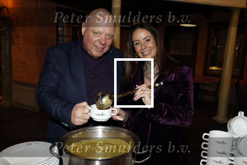 Asten 2 november 2023
Boekpresentatie Peter Gillis op park Prinsesmeer.
Aanwezig vriendin Wendy v Hout en zijn kinderen Mark Inge en Ruud . Mark Baanders reikte het eerste boek uit.