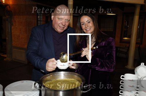 Asten 2 november 2023
Boekpresentatie Peter Gillis op park Prinsesmeer.
Aanwezig vriendin Wendy v Hout en zijn kinderen Mark Inge en Ruud . Mark Baanders reikte het eerste boek uit.