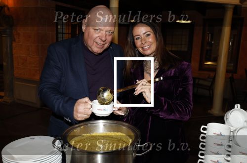 Asten 2 november 2023
Boekpresentatie Peter Gillis op park Prinsesmeer.
Aanwezig vriendin Wendy v Hout en zijn kinderen Mark Inge en Ruud . Mark Baanders reikte het eerste boek uit.