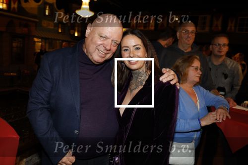 Asten 2 november 2023
Boekpresentatie Peter Gillis op park Prinsesmeer.
Aanwezig vriendin Wendy v Hout en zijn kinderen Mark Inge en Ruud . Mark Baanders reikte het eerste boek uit.