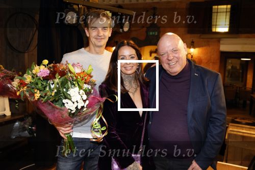 Asten 2 november 2023
Boekpresentatie Peter Gillis op park Prinsesmeer.
Aanwezig vriendin Wendy v Hout en zijn kinderen Mark Inge en Ruud . Mark Baanders reikte het eerste boek uit.