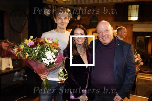 Asten 2 november 2023
Boekpresentatie Peter Gillis op park Prinsesmeer.
Aanwezig vriendin Wendy v Hout en zijn kinderen Mark Inge en Ruud . Mark Baanders reikte het eerste boek uit.