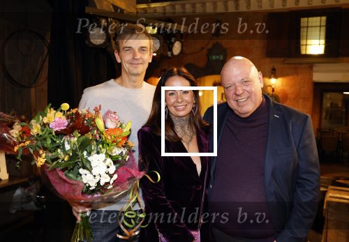 Asten 2 november 2023
Boekpresentatie Peter Gillis op park Prinsesmeer.
Aanwezig vriendin Wendy v Hout en zijn kinderen Mark Inge en Ruud . Mark Baanders reikte het eerste boek uit.