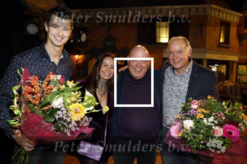 Asten 2 november 2023
Boekpresentatie Peter Gillis op park Prinsesmeer.
Aanwezig vriendin Wendy v Hout en zijn kinderen Mark Inge en Ruud . Mark Baanders reikte het eerste boek uit.