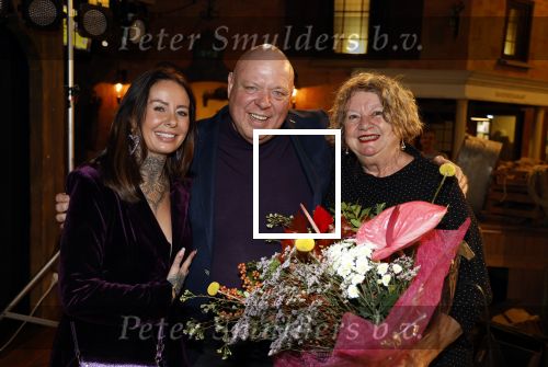 Asten 2 november 2023
Boekpresentatie Peter Gillis op park Prinsesmeer.
Aanwezig vriendin Wendy v Hout en zijn kinderen Mark Inge en Ruud . Mark Baanders reikte het eerste boek uit.