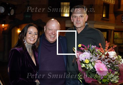Asten 2 november 2023
Boekpresentatie Peter Gillis op park Prinsesmeer.
Aanwezig vriendin Wendy v Hout en zijn kinderen Mark Inge en Ruud . Mark Baanders reikte het eerste boek uit.