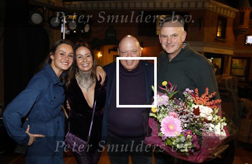 Asten 2 november 2023
Boekpresentatie Peter Gillis op park Prinsesmeer.
Aanwezig vriendin Wendy v Hout en zijn kinderen Mark Inge en Ruud . Mark Baanders reikte het eerste boek uit.