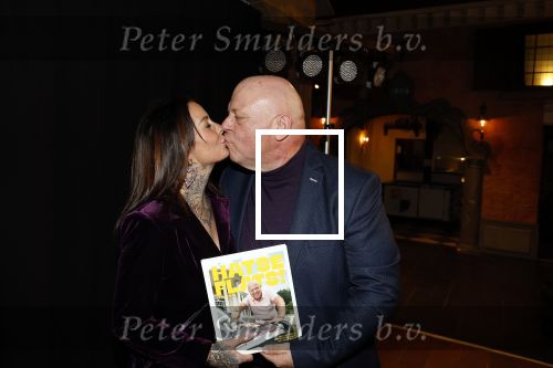 Asten 2 november 2023
Boekpresentatie Peter Gillis op park Prinsesmeer.
Aanwezig vriendin Wendy v Hout en zijn kinderen Mark Inge en Ruud . Mark Baanders reikte het eerste boek uit.