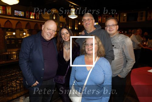 Asten 2 november 2023
Boekpresentatie Peter Gillis op park Prinsesmeer.
Aanwezig vriendin Wendy v Hout en zijn kinderen Mark Inge en Ruud . Mark Baanders reikte het eerste boek uit. Peter Gillis met Wendy v Hout haar ouders en broer