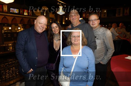 Asten 2 november 2023
Boekpresentatie Peter Gillis op park Prinsesmeer.
Aanwezig vriendin Wendy v Hout en zijn kinderen Mark Inge en Ruud . Mark Baanders reikte het eerste boek uit. Peter Gillis met Wendy v Hout haar ouders en broer