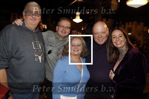 Asten 2 november 2023
Boekpresentatie Peter Gillis op park Prinsesmeer.
Aanwezig vriendin Wendy v Hout en zijn kinderen Mark Inge en Ruud . Mark Baanders reikte het eerste boek uit. Peter Gillis met Wendy v Hout haar ouders en broer