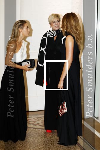 Amsterdam 15 november 2023
Harpers Bazaar woman of the year in het Stedelijk Museum . Prinses Laurentien kwam met haar dochter Prinses Eloise