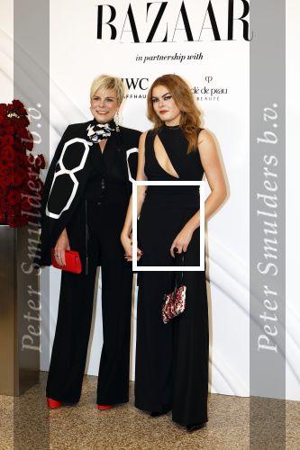 Amsterdam 15 november 2023
Harpers Bazaar woman of the year in het Stedelijk Museum . Prinses Laurentien kwam met haar dochter Prinses Eloise