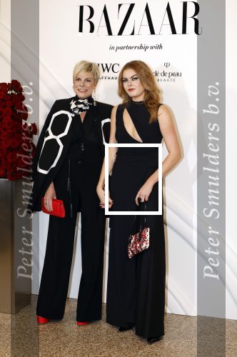 Amsterdam 15 november 2023
Harpers Bazaar woman of the year in het Stedelijk Museum . Prinses Laurentien kwam met haar dochter Prinses Eloise