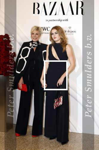 Amsterdam 15 november 2023
Harpers Bazaar woman of the year in het Stedelijk Museum . Prinses Laurentien kwam met haar dochter Prinses Eloise