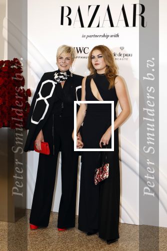 Amsterdam 15 november 2023
Harpers Bazaar woman of the year in het Stedelijk Museum . Prinses Laurentien kwam met haar dochter Prinses Eloise