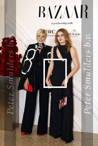 Amsterdam 15 november 2023
Harpers Bazaar woman of the year in het Stedelijk Museum . Prinses Laurentien kwam met haar dochter Prinses Eloise