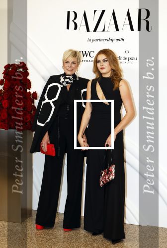 Amsterdam 15 november 2023
Harpers Bazaar woman of the year in het Stedelijk Museum . Prinses Laurentien kwam met haar dochter Prinses Eloise