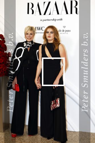 Amsterdam 15 november 2023
Harpers Bazaar woman of the year in het Stedelijk Museum . Prinses Laurentien kwam met haar dochter Prinses Eloise