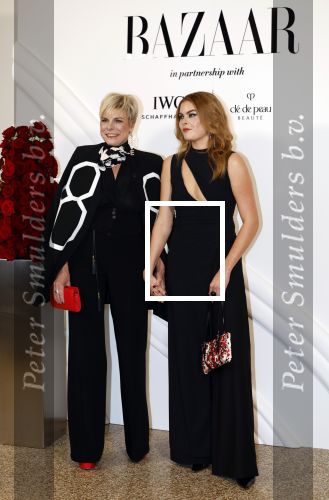 Amsterdam 15 november 2023
Harpers Bazaar woman of the year in het Stedelijk Museum . Prinses Laurentien kwam met haar dochter Prinses Eloise
