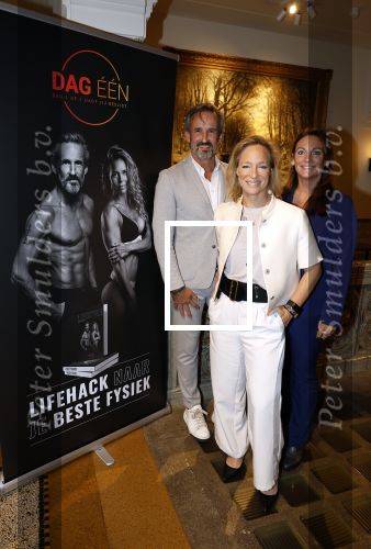 Amsterdam 20 november 2023
Presentatie boek Dag EEN in hotel 27 in Amsterdam.
Eigenaar van dag een zijn Patrick Janssen en zijn vrouw Babette Janssen . Prinses Margarita en een vriendin