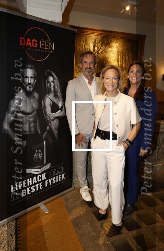Amsterdam 20 november 2023
Presentatie boek Dag EEN in hotel 27 in Amsterdam.
Eigenaar van dag een zijn Patrick Janssen en zijn vrouw Babette Janssen . Prinses Margarita en een vriendin