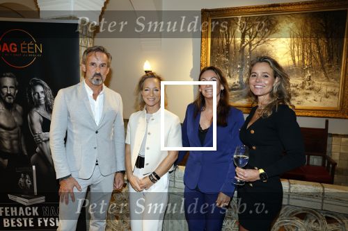 Amsterdam 20 november 2023
Presentatie boek Dag EEN in hotel 27 in Amsterdam.
Eigenaar van dag een zijn Patrick Janssen en zijn vrouw Babette Janssen . Prinses Margarita en een vriendin
