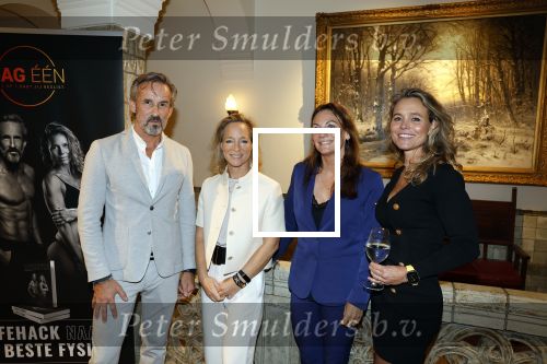 Amsterdam 20 november 2023
Presentatie boek Dag EEN in hotel 27 in Amsterdam.
Eigenaar van dag een zijn Patrick Janssen en zijn vrouw Babette Janssen . Prinses Margarita en een vriendin