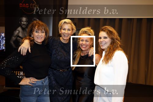 Amsterdam 20 november 2023
Presentatie boek Dag EEN in hotel 27 in Amsterdam.
Eigenaar van dag een zijn Patrick Janssen en zijn vrouw Babette Janssen . Renee Fokker Anouk Smulders Maaike Janssen en Olivia v Royen