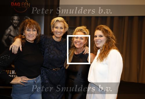 Amsterdam 20 november 2023
Presentatie boek Dag EEN in hotel 27 in Amsterdam.
Eigenaar van dag een zijn Patrick Janssen en zijn vrouw Babette Janssen . Renee Fokker Anouk Smulders Maaike Janssen en Olivia v Royen
