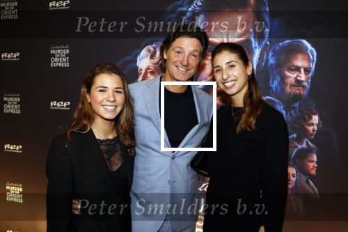 Zaandam 26 november 2023
Premiere van murder on the orient ezpress in het zaantheater. Rick Engelkes met zijn dochters