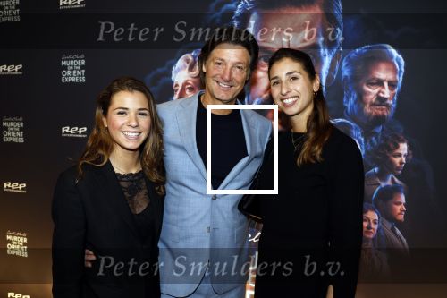 Zaandam 26 november 2023
Premiere van murder on the orient ezpress in het zaantheater. Rick Engelkes met zijn dochters