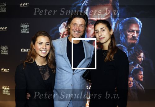 Zaandam 26 november 2023
Premiere van murder on the orient ezpress in het zaantheater. Rick Engelkes met zijn dochters